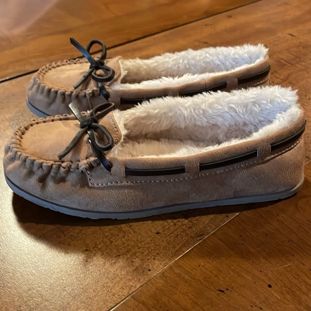AIRWALK Girls Sherpa Lined Slippers - size 2